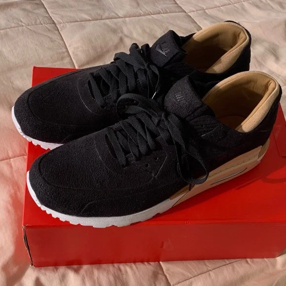 Air Max 90 Royal Black/Tan Mens Like New in Box -worn